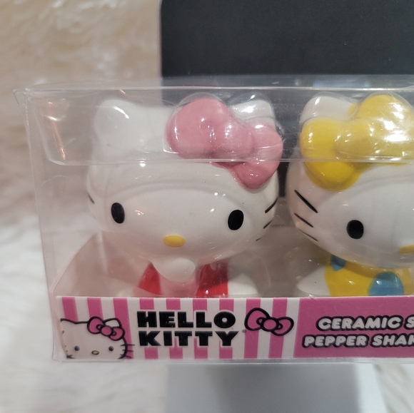 Hello Kitty Ceramic Salt & Pepper Shaker Set Pink & Yellow Bows Sanrio New - Picture 4 of 5